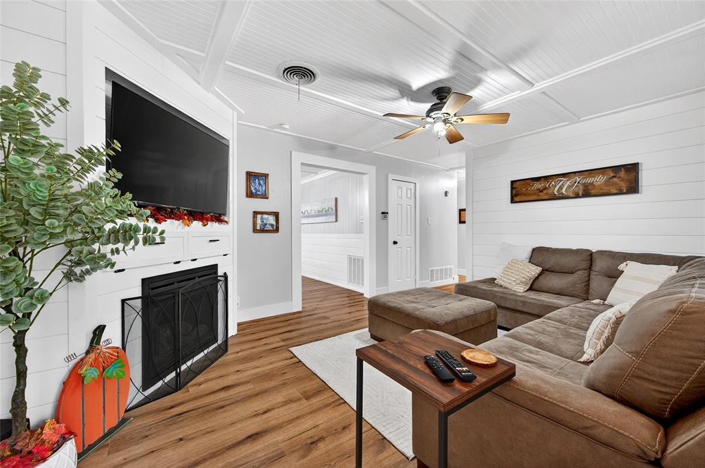 1115 Oak Ridge Drive Denison, TX 75020 - Photo 9 of 32 a living room with furniture and a flat screen tv