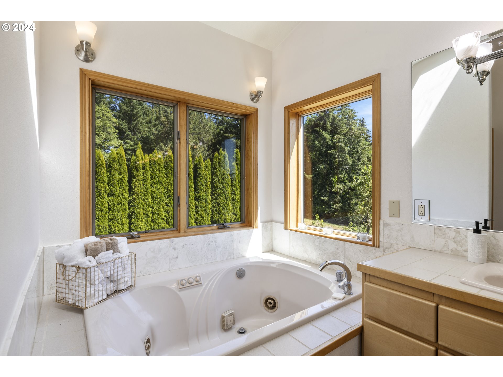 11400 Northwest Plainview Road Portland, OR 97231 - Photo 24 of 48 a bathroom with a bathtub and a sink