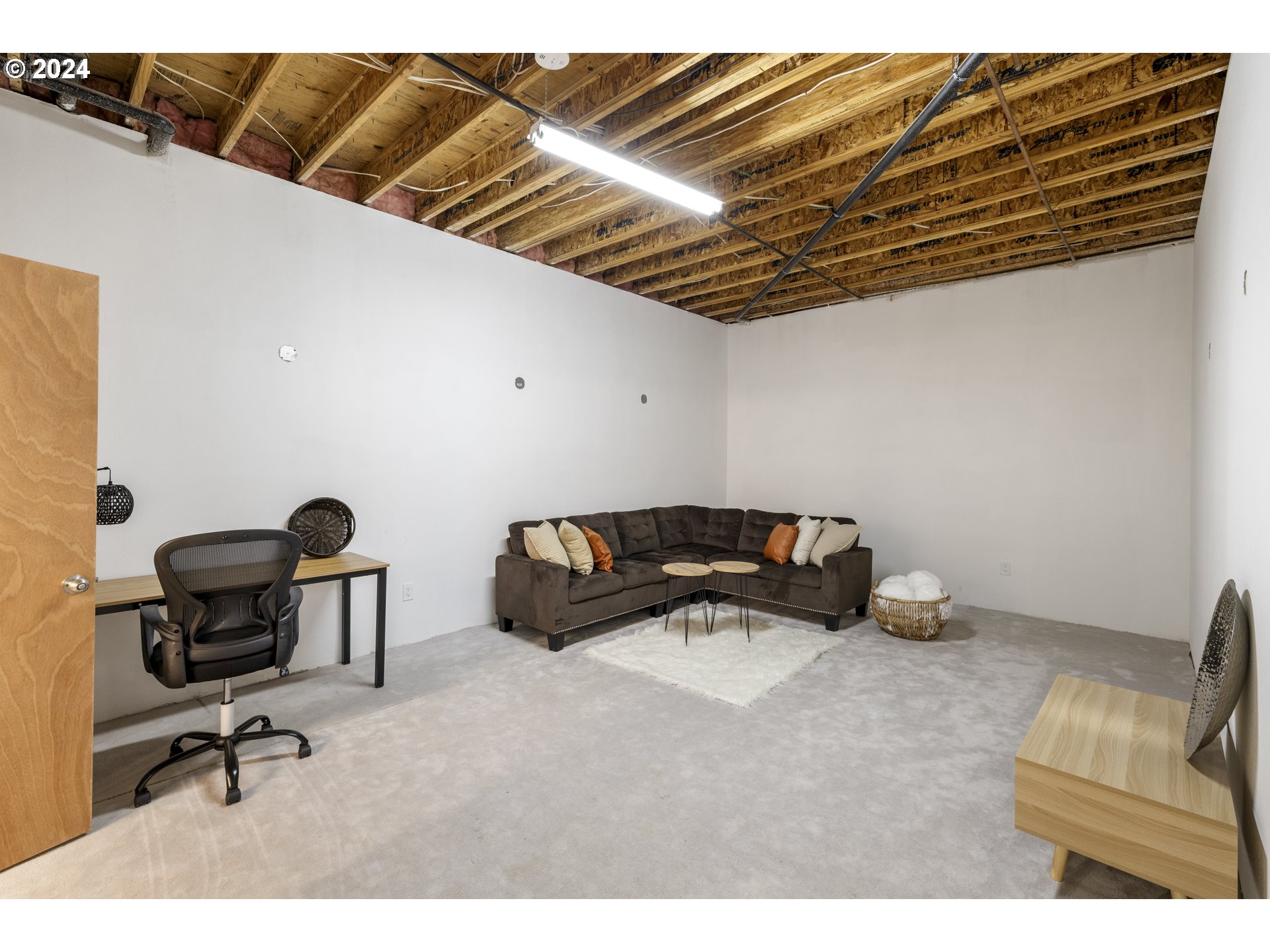 11400 Northwest Plainview Road Portland, OR 97231 - Photo 32 of 48 a view of workspace with a couch