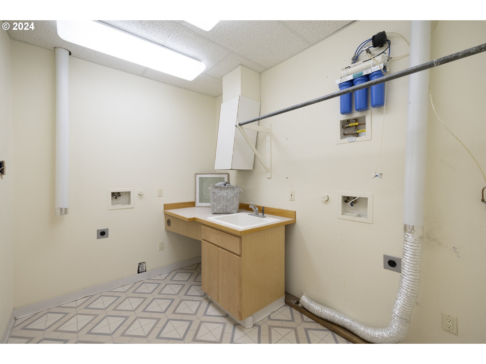 11400 Northwest Plainview Road Portland, OR 97231 - Photo 35 of 48 a utility room with dryer and washer