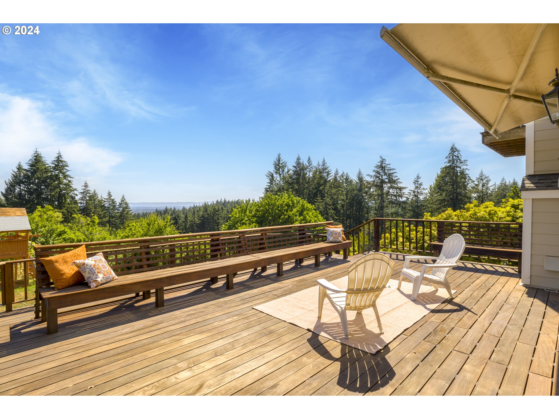 11400 Northwest Plainview Road Portland, OR 97231 - Photo 38 of 48 a view of sitting area with lounge chair