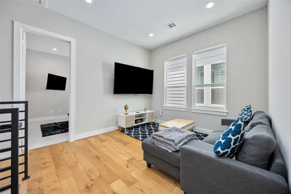 $6,000 | 5821 Kansas Street, Houston, TX 77007