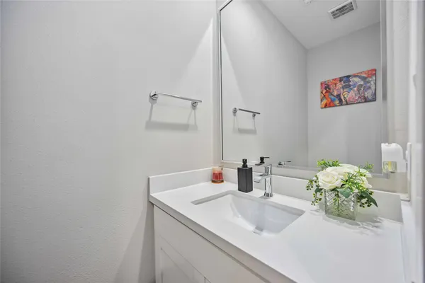 $6,000 | 5821 Kansas Street, Houston, TX 77007