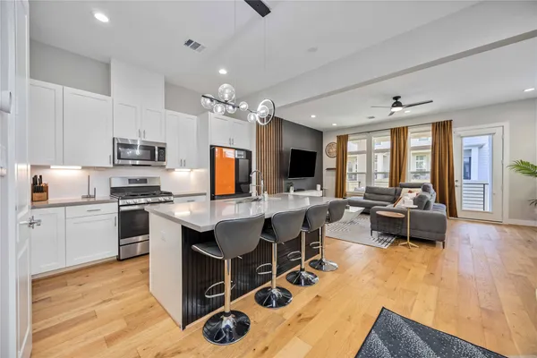 $6,000 | 5821 Kansas Street, Houston, TX 77007