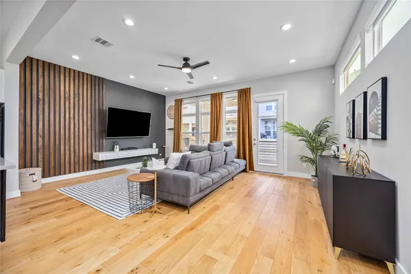 $6,000 | 5821 Kansas Street, Houston, TX 77007