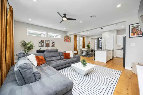 $6,000 | 5821 Kansas Street, Houston, TX 77007