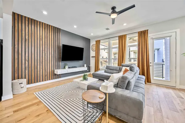 $6,000 | 5821 Kansas Street, Houston, TX 77007