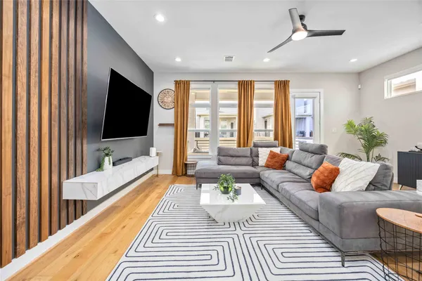 $6,000 | 5821 Kansas Street, Houston, TX 77007