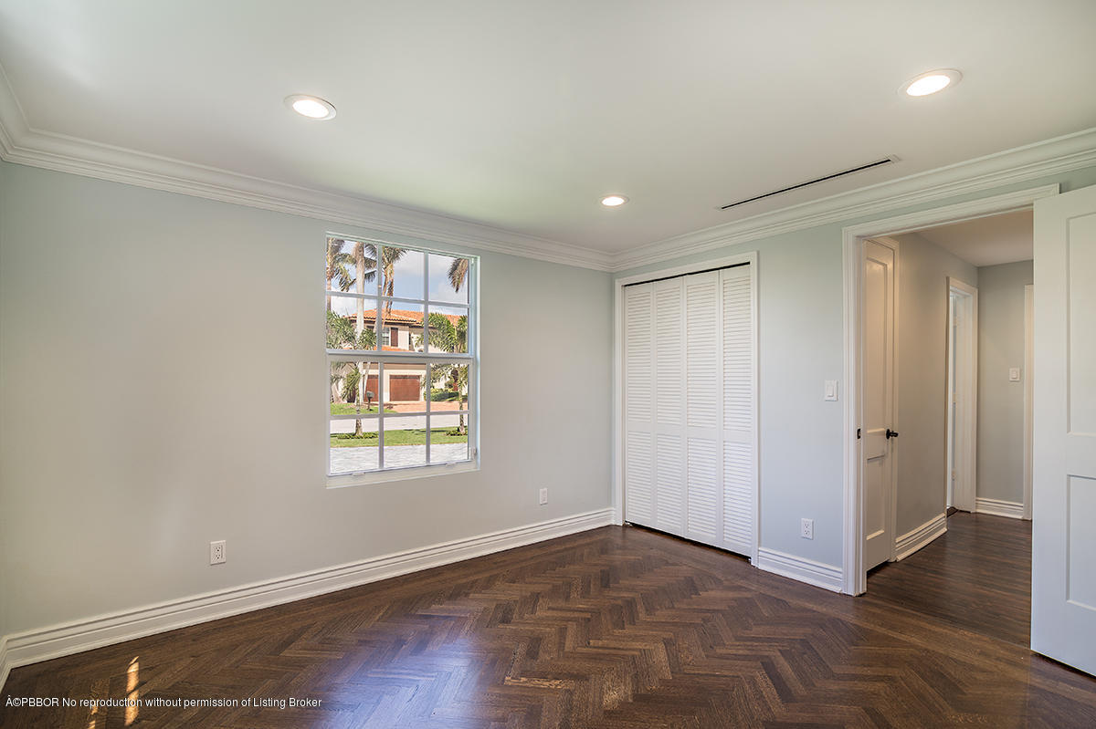 230 Murray Road West Palm Beach, FL 33405 - Photo 13 of 33 a view of an empty room and window