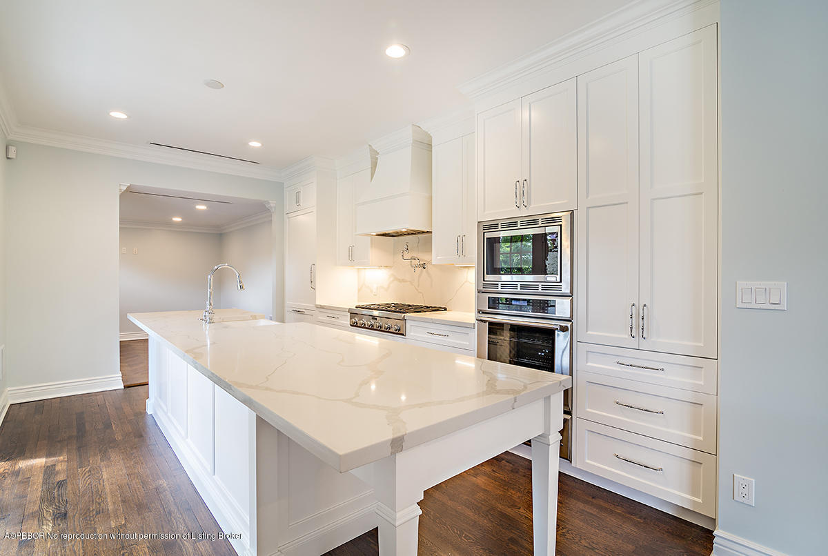 230 Murray Road West Palm Beach, FL 33405 - Photo 9 of 33 a kitchen with a stove a microwave and a refrigerator