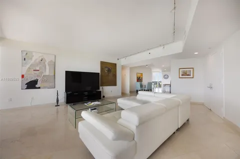 $3,850,000 | 1000 South Pointe Drive, Unit 703, Miami Beach, FL 33139