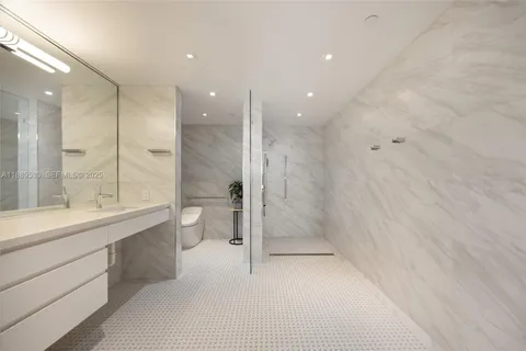 $3,850,000 | 1000 South Pointe Drive, Unit 703, Miami Beach, FL 33139