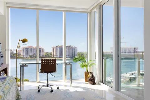 $3,850,000 | 1000 South Pointe Drive, Unit 703, Miami Beach, FL 33139