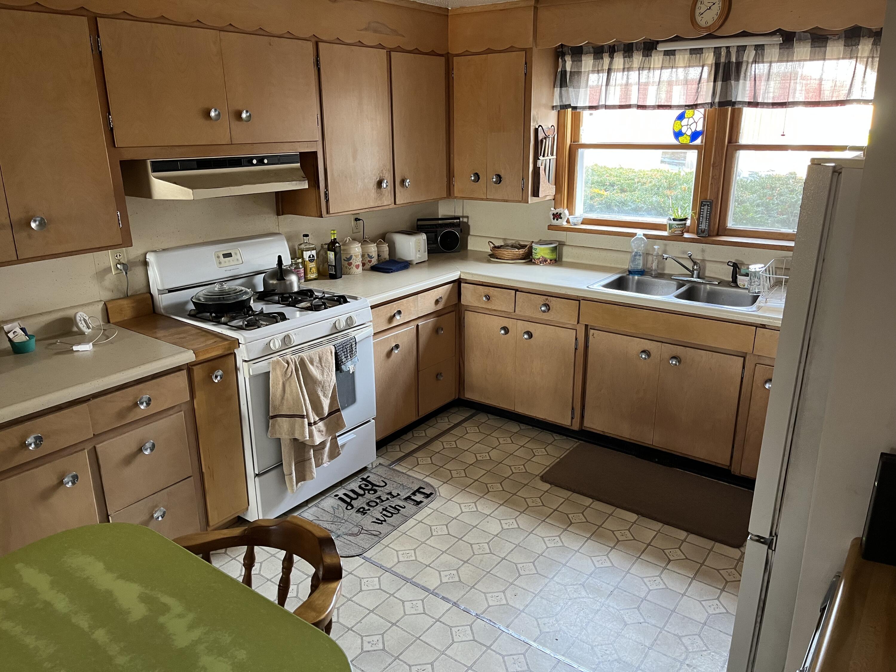 W6011 Pike River Road Wausaukee, WI 54177 - Photo 8 of 16 Kitchen