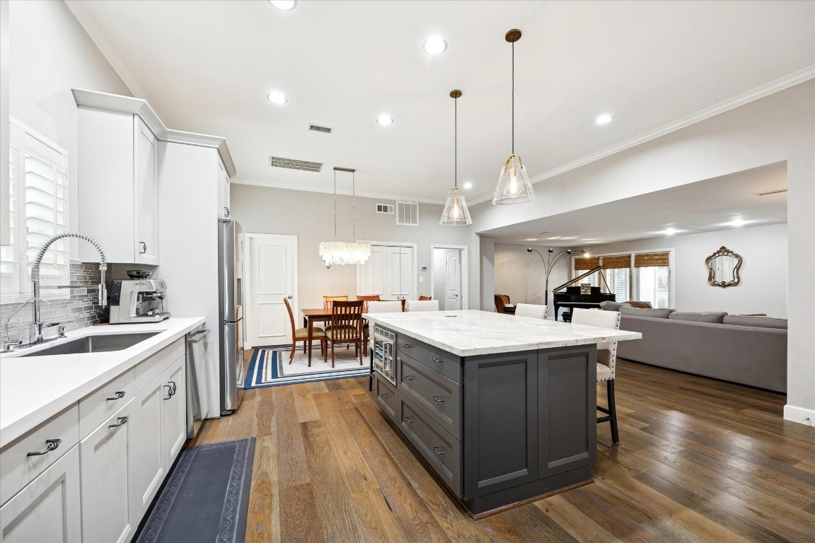 242 Vanderpool Lane Houston, TX 77024 - Photo 8 of 45 This open-concept, contemporary kitchen has 10' ceilings. There are two panties and plenty of counter space for family life and entertaining.