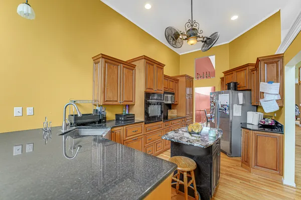 $350,000 | 70 Deer Haven Court, Crete, IL 60417