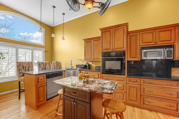 $350,000 | 70 Deer Haven Court, Crete, IL 60417