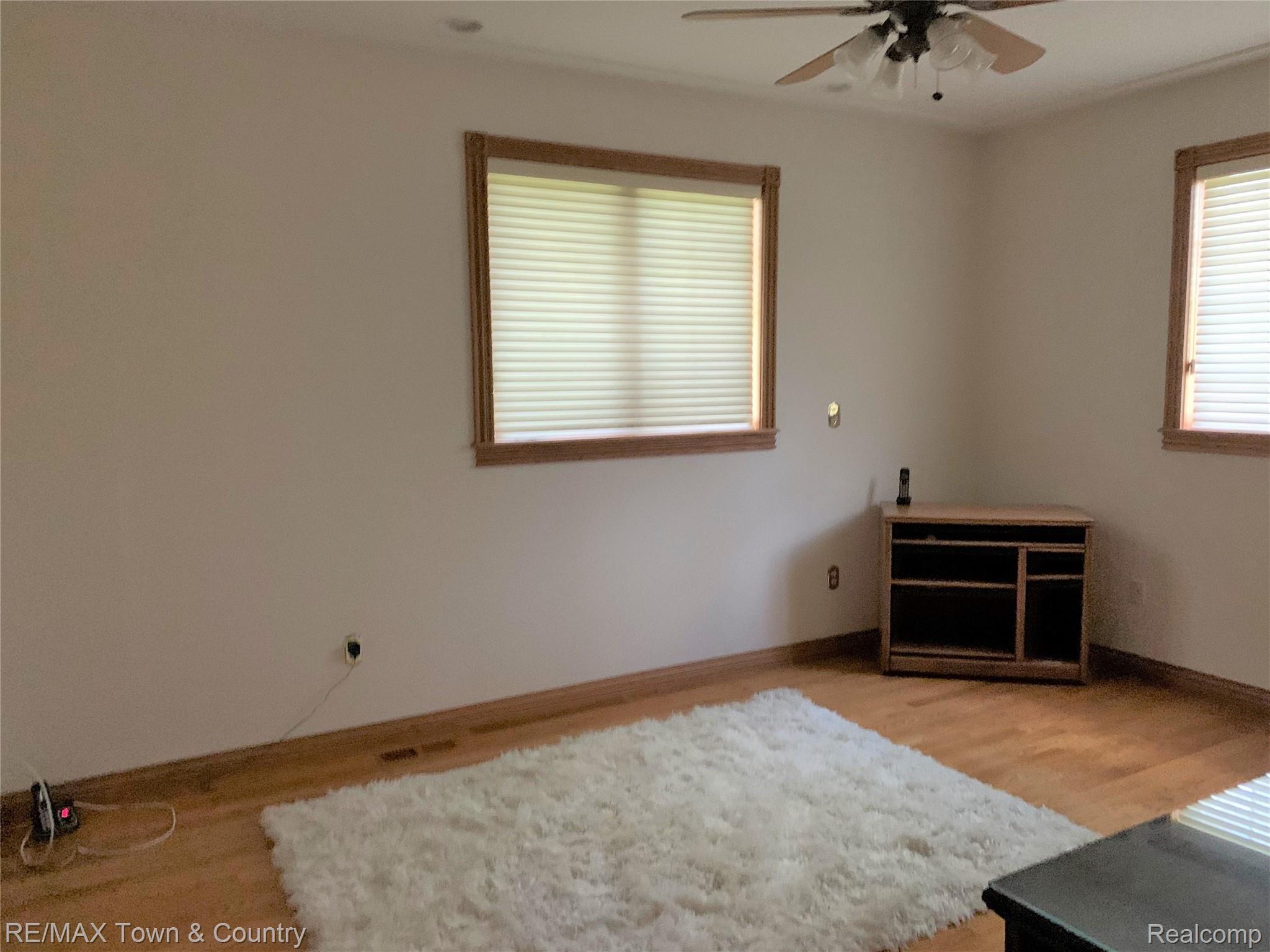 8215 Elms Road Flushing, MI 48433 - Photo 21 of 46 elms masterbed.jpg