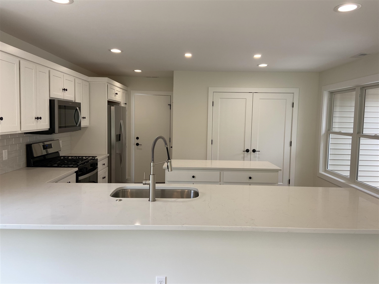 728 Violet Way St. Joseph, MI 49085 - Photo 9 of 24