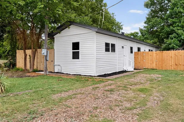 a view of a backyard of the house