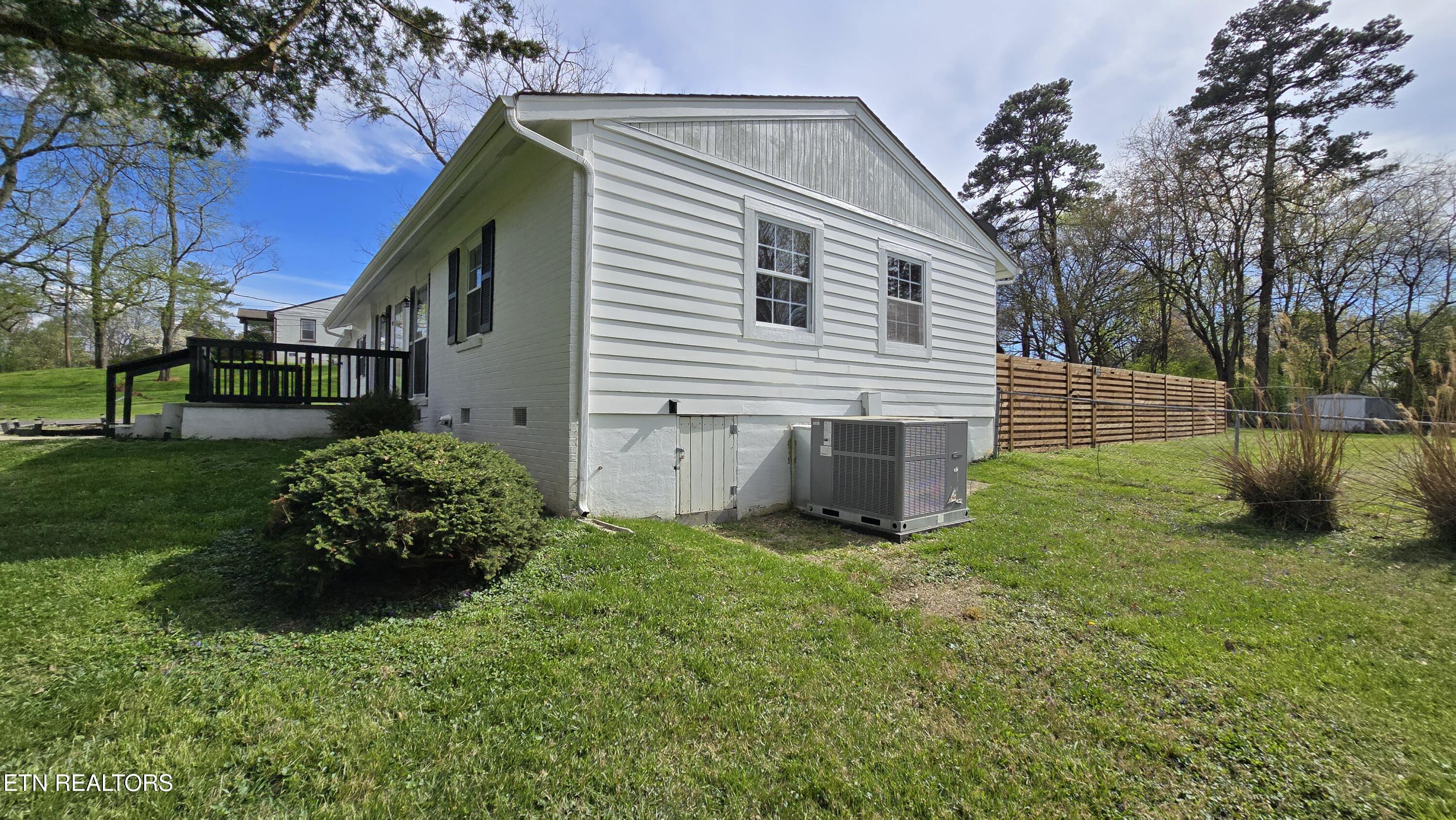 1133 Ferd Hickey Road Northwest Knoxville, TN 37909 - Photo 4 of 28 20260401_162535