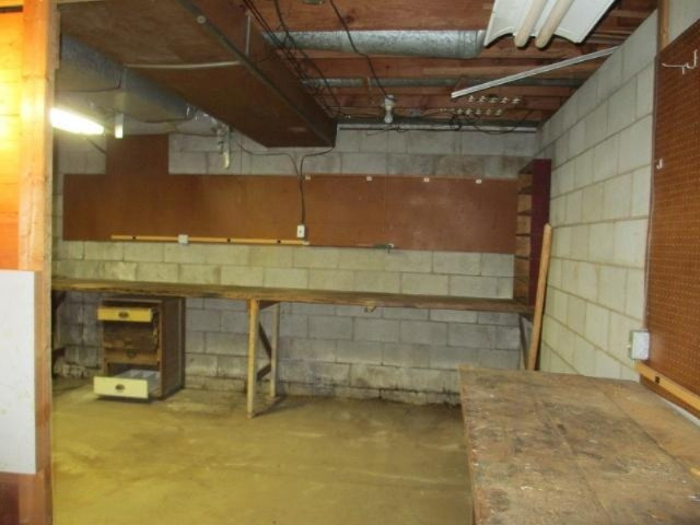 209 Park Road Bangor, MI 49013 - Photo 29 of 42 209 Park Rd Bangor 037 (640x480)