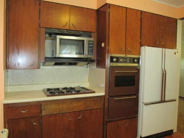 209 Park Road Bangor, MI 49013 - Photo 3 of 42 209 Park Rd Bangor 006 (640x480)