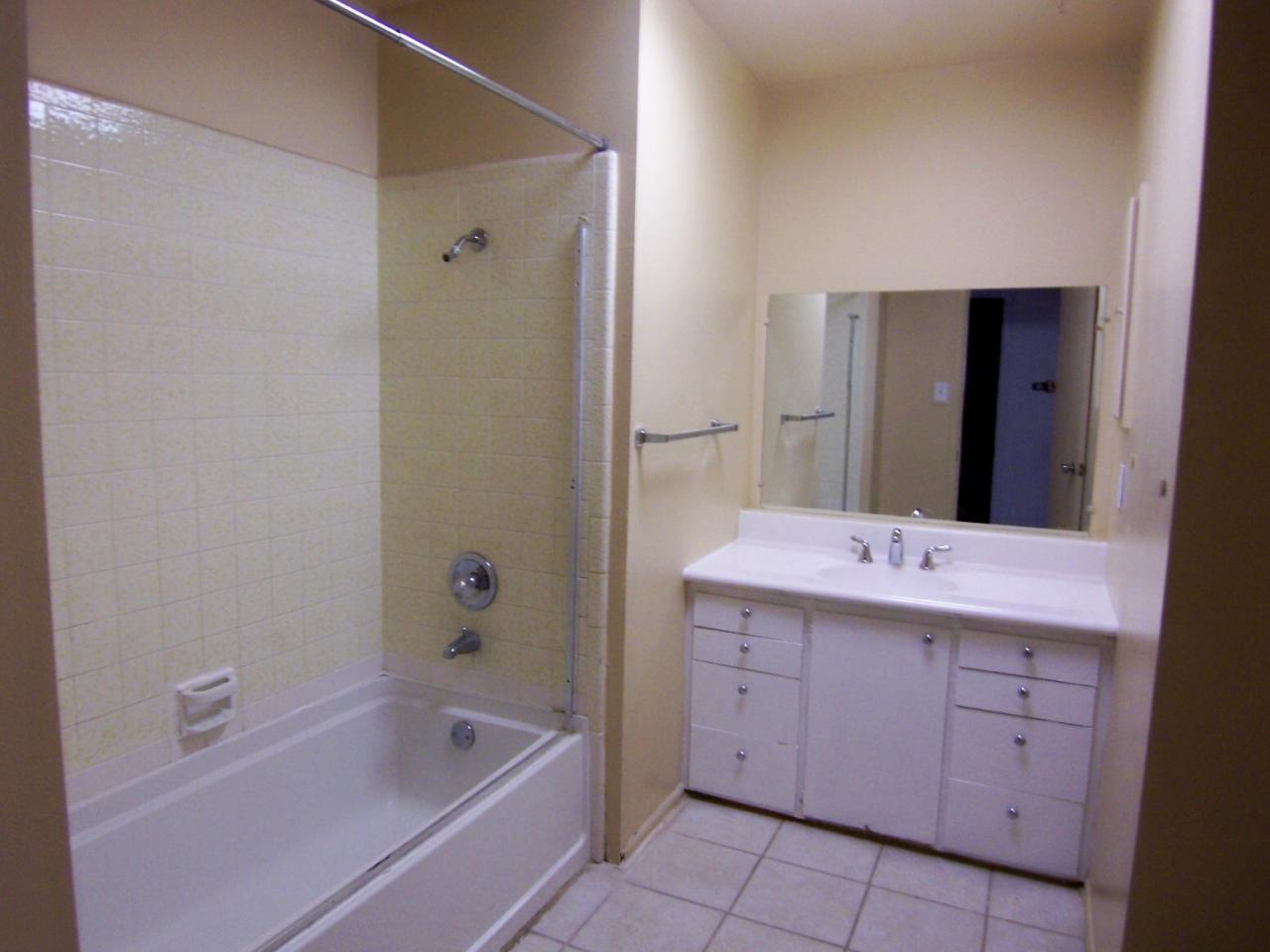 5313 West Camelback Road Phoenix, AZ 85031 - Photo 10 of 14 Bathroom