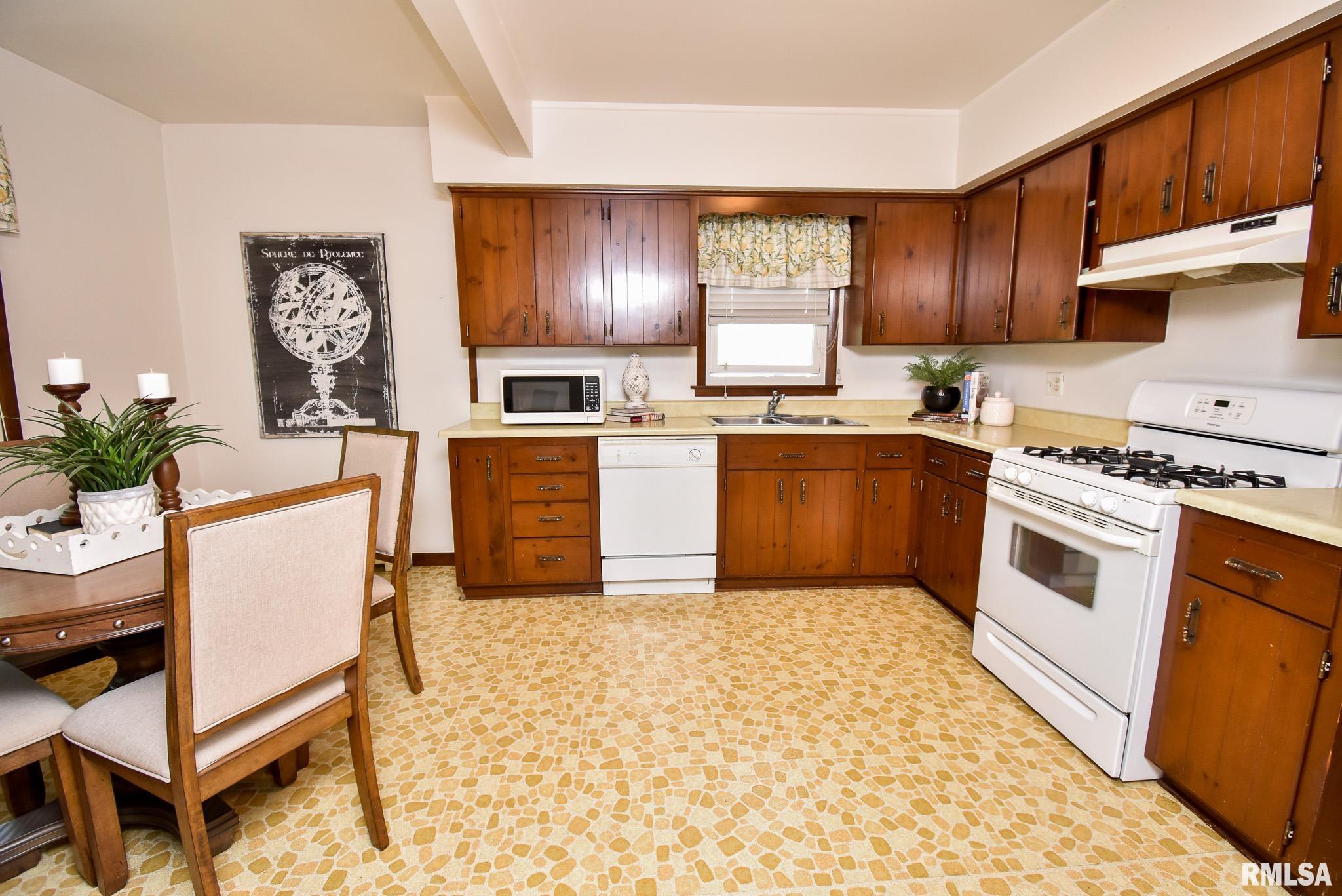 710 Springfield Road East Peoria, IL 61611 - Photo 13 of 35