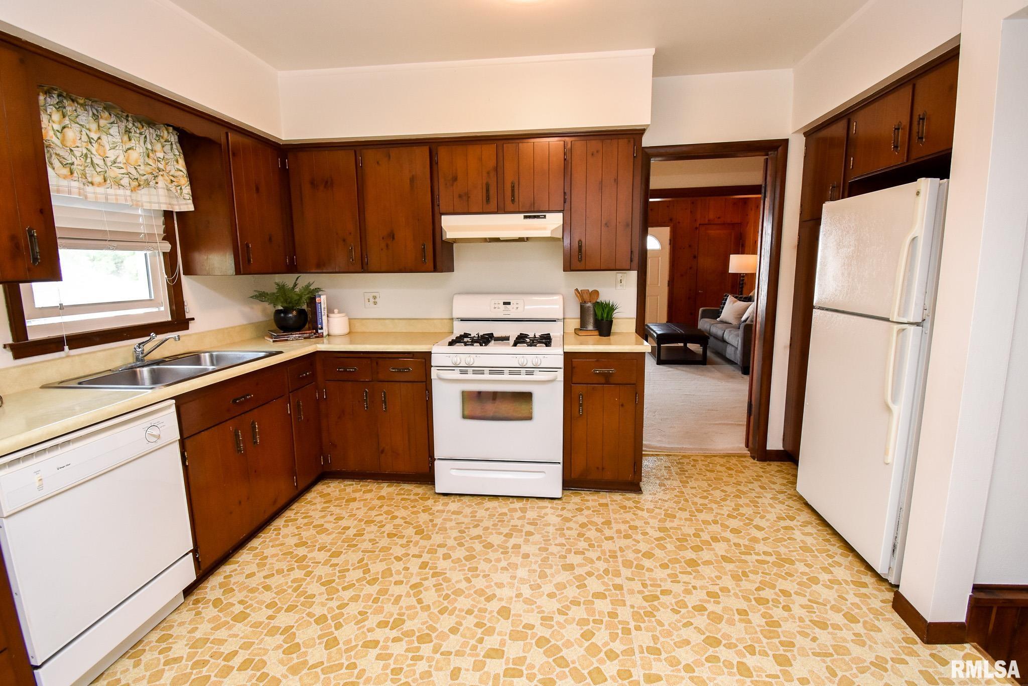 710 Springfield Road East Peoria, IL 61611 - Photo 14 of 35