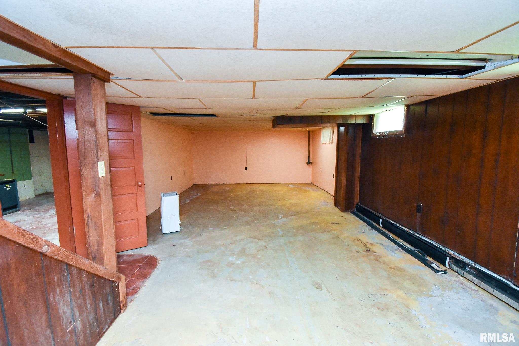 710 Springfield Road East Peoria, IL 61611 - Photo 25 of 35