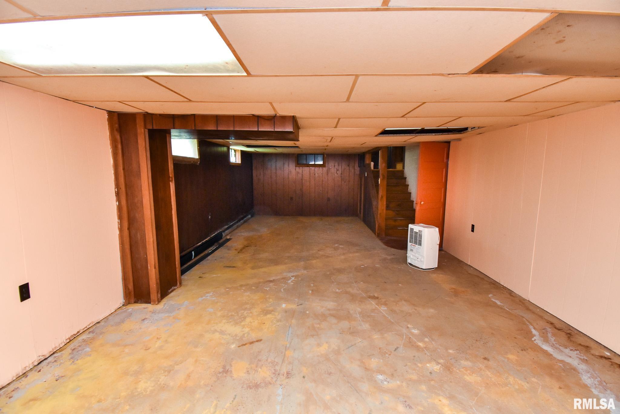 710 Springfield Road East Peoria, IL 61611 - Photo 26 of 35