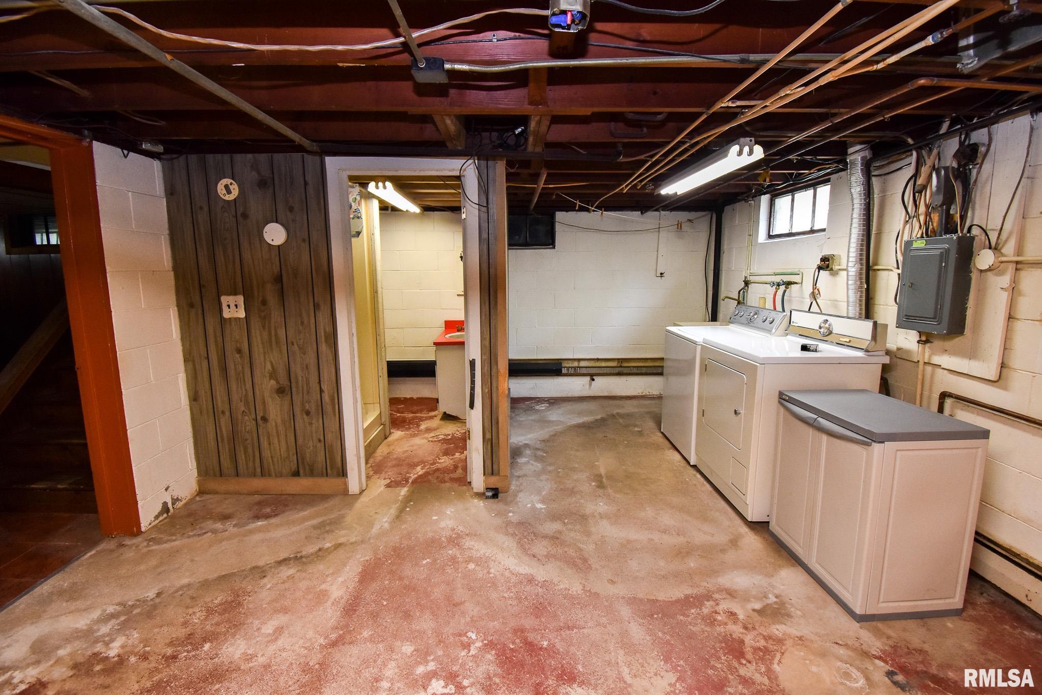 710 Springfield Road East Peoria, IL 61611 - Photo 28 of 35