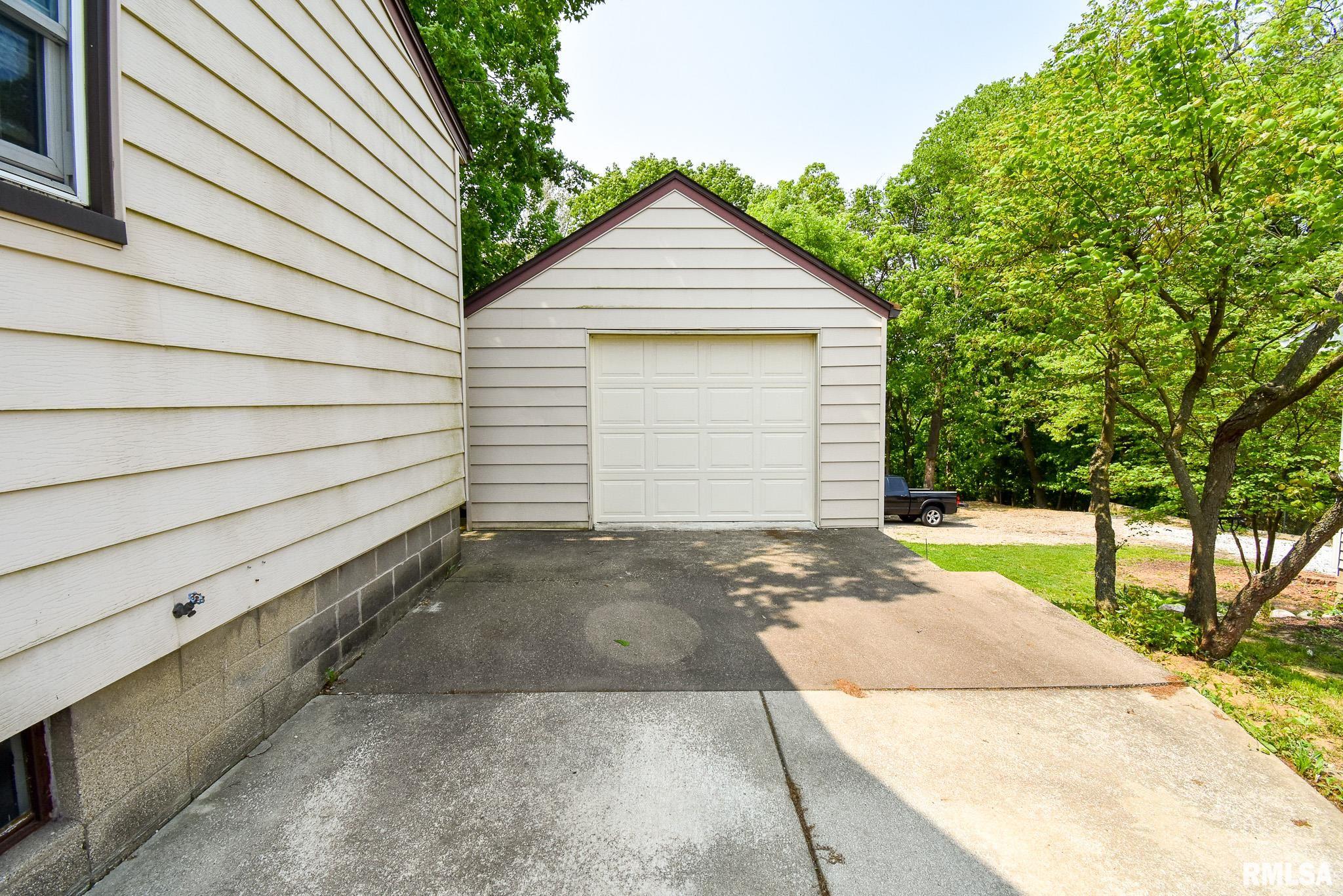 710 Springfield Road East Peoria, IL 61611 - Photo 4 of 35