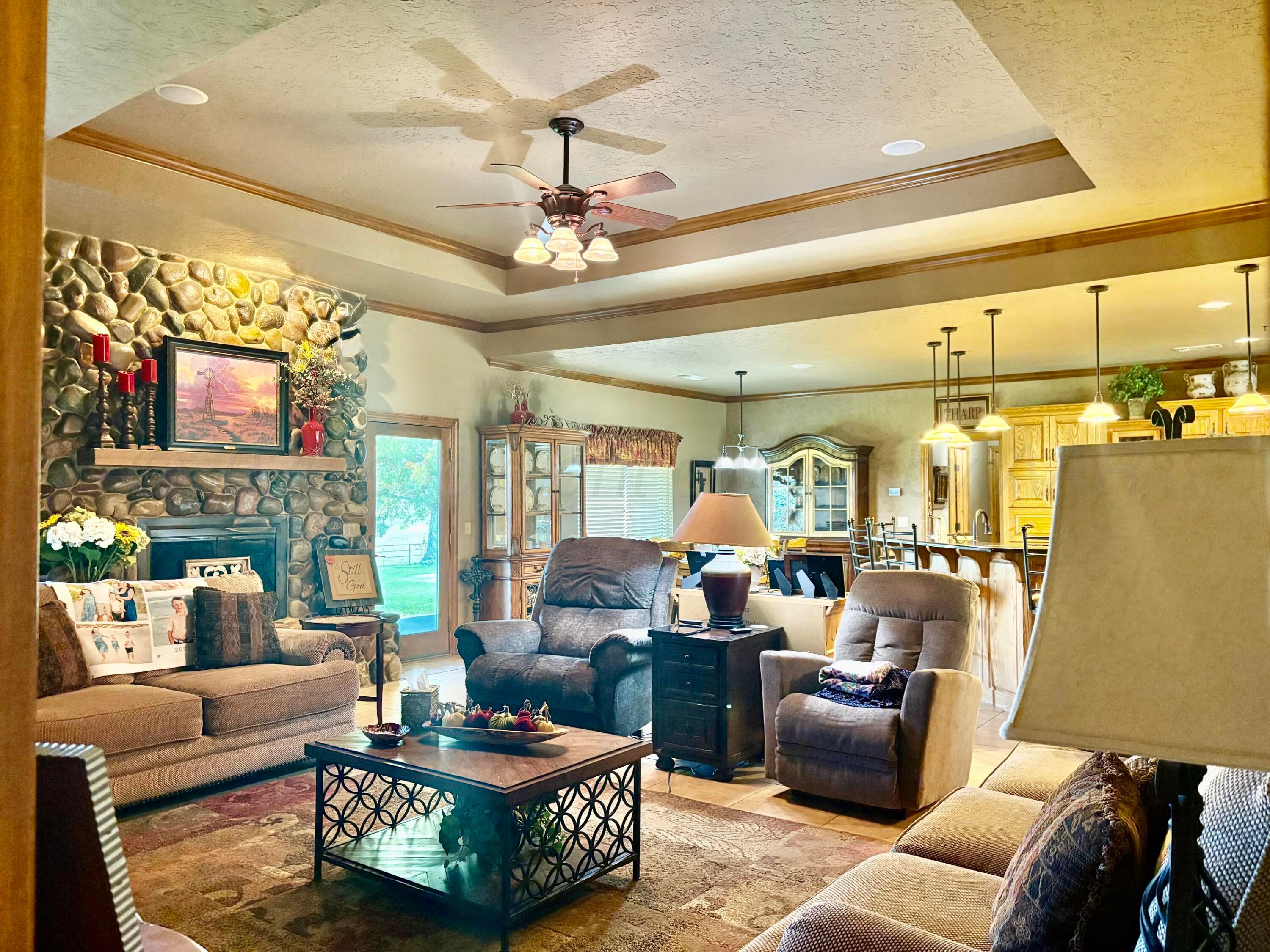 19900 West Country Club Road Canyon, TX 79015 - Photo 12 of 45 Living Room 2