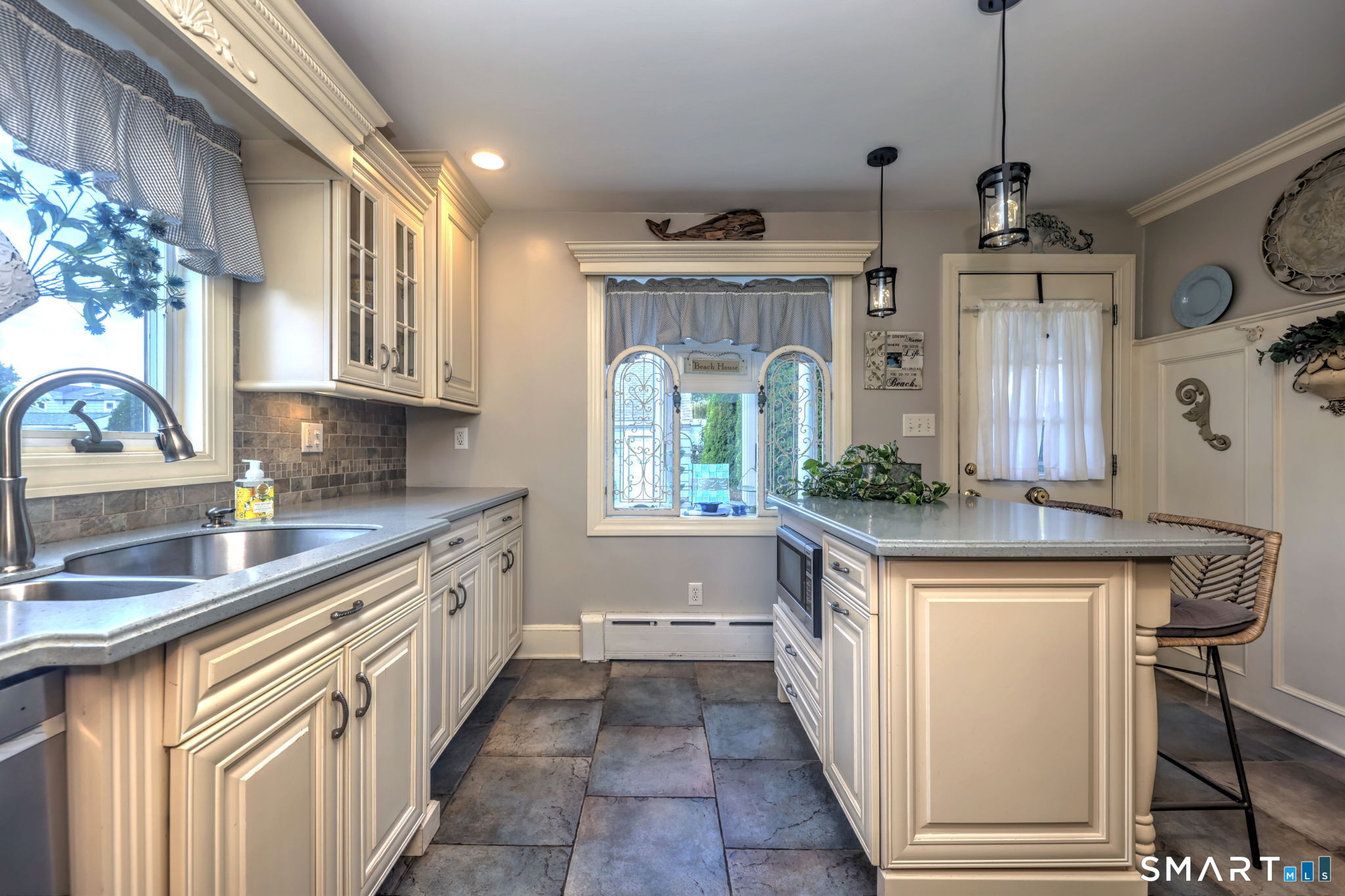 376 Stratford Road Stratford, CT 06615 - Photo 17 of 40 Gallery Image 17