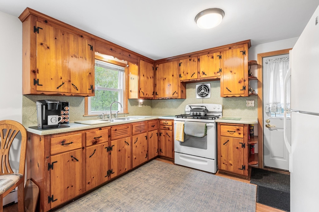 44 Batchelder Road Reading, MA 01867 - Photo 12 of 36 Gallery Image 12