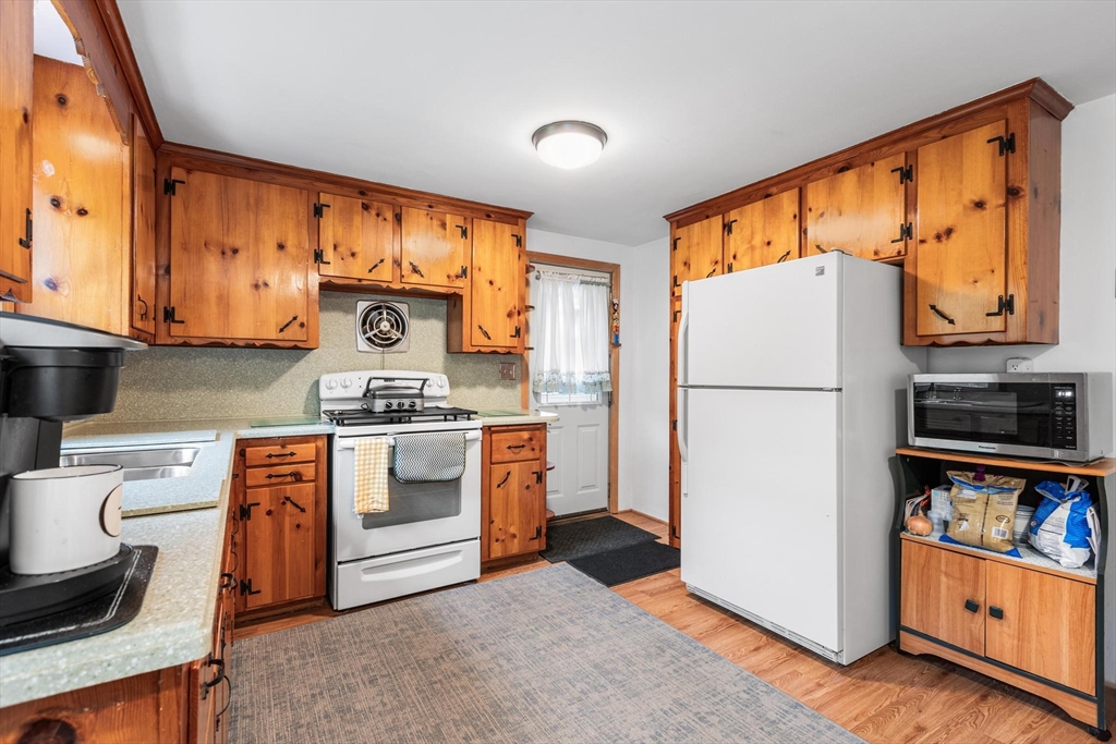 44 Batchelder Road Reading, MA 01867 - Photo 13 of 36 Gallery Image 13