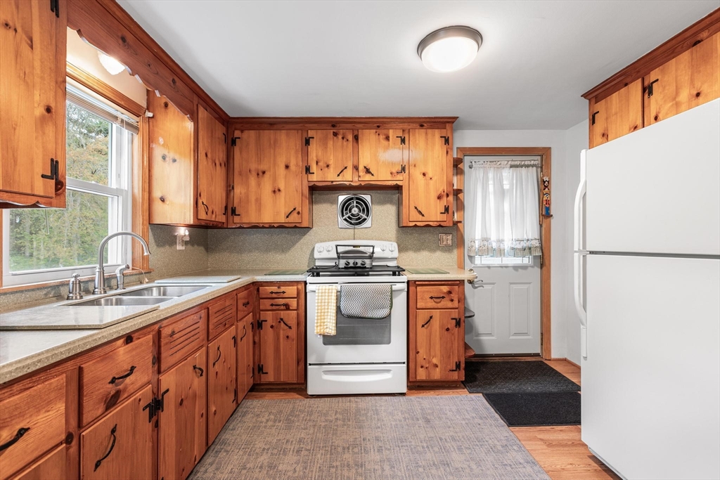 44 Batchelder Road Reading, MA 01867 - Photo 14 of 36 Gallery Image 14