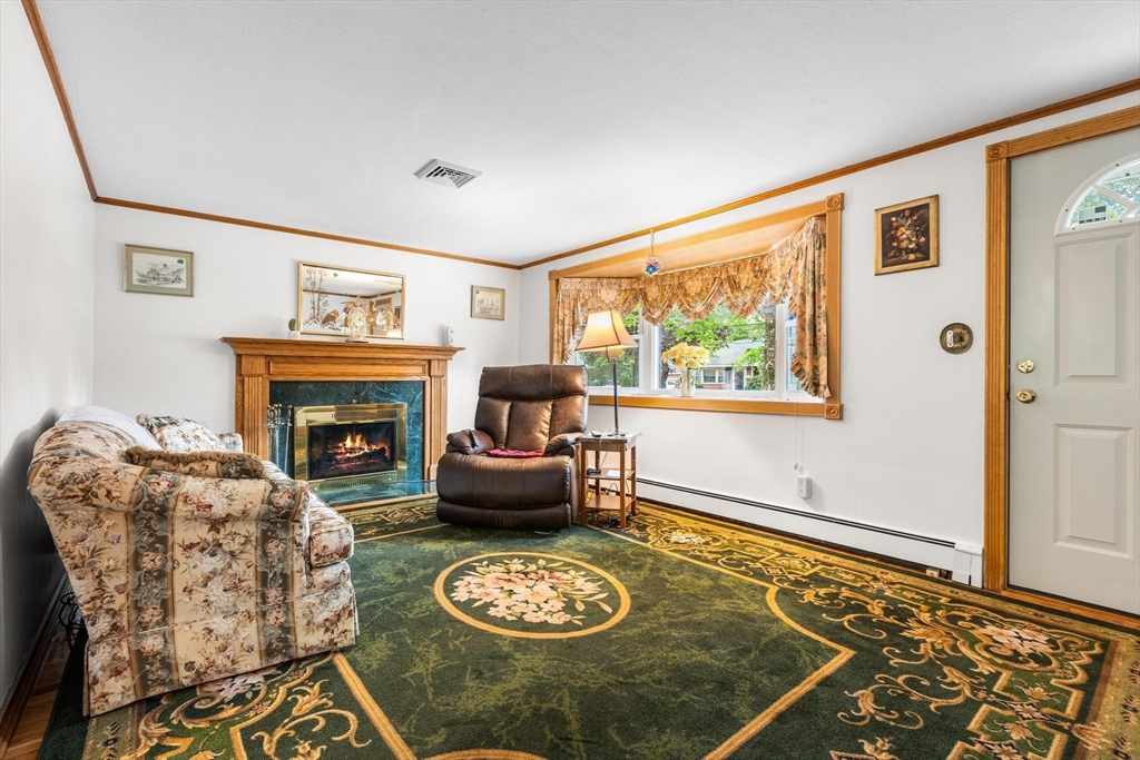 44 Batchelder Road Reading, MA 01867 - Photo 6 of 36 Gallery Image 6