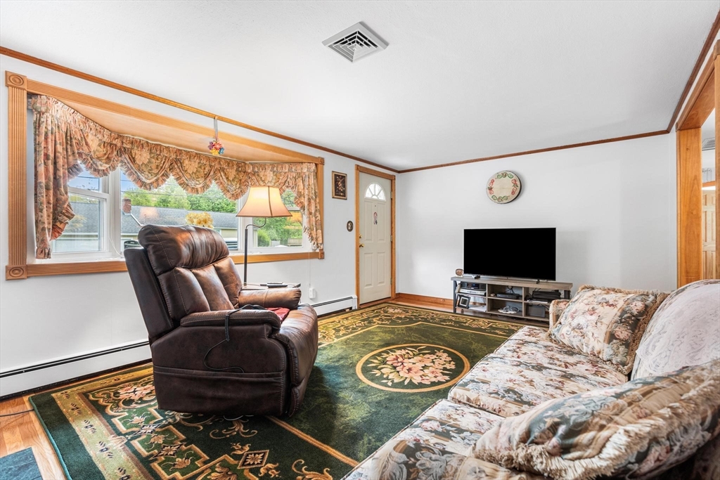 44 Batchelder Road Reading, MA 01867 - Photo 7 of 36 Gallery Image 7