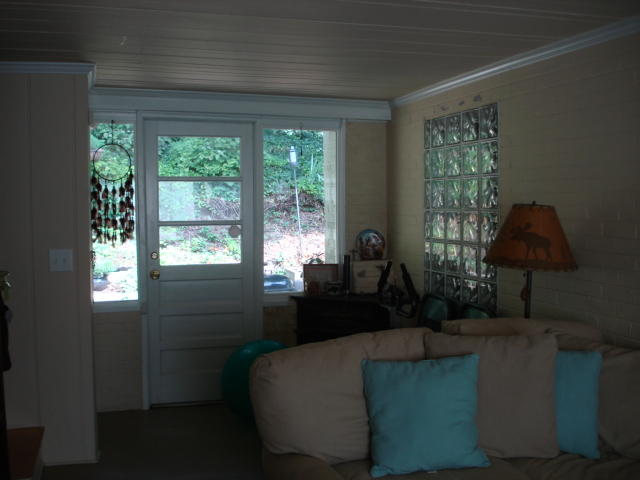 1938 Carlton Road Southwest Roanoke, VA 24015 - Photo 3 of 7 DSC00891