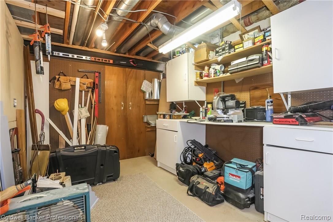14001 Newburgh Road Livonia, MI 48150 - Photo 31 of 39 031-Storage-5284038-large.jpg