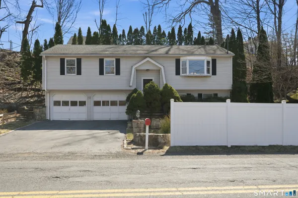 $385,000 | 282 Pearl Street, Seymour, CT 06483