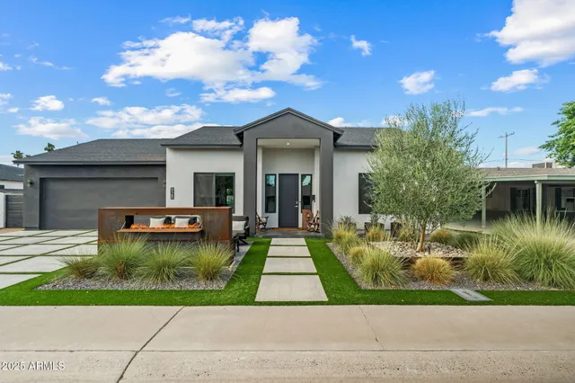$1,050,000 | 928 East Berridge Lane, Phoenix, AZ 85014