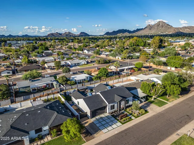$1,050,000 | 928 East Berridge Lane, Phoenix, AZ 85014