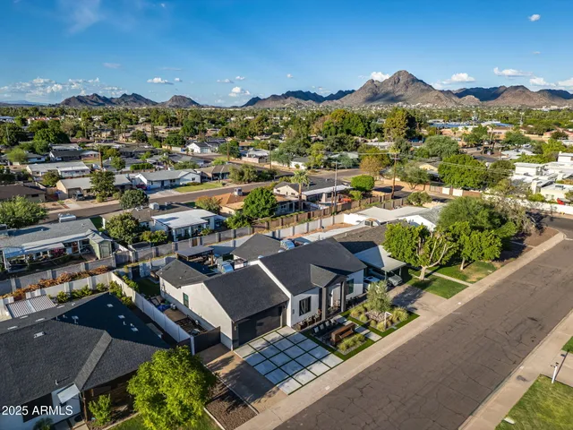 $1,050,000 | 928 East Berridge Lane, Phoenix, AZ 85014