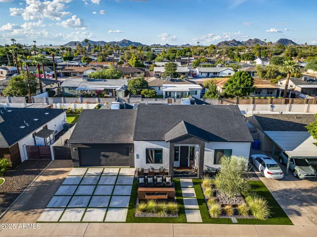 $1,050,000 | 928 East Berridge Lane, Phoenix, AZ 85014