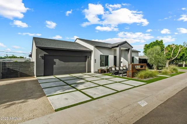 $1,039,900 | 928 East Berridge Lane, Phoenix, AZ 85014