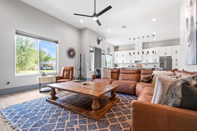 $1,039,900 | 928 East Berridge Lane, Phoenix, AZ 85014